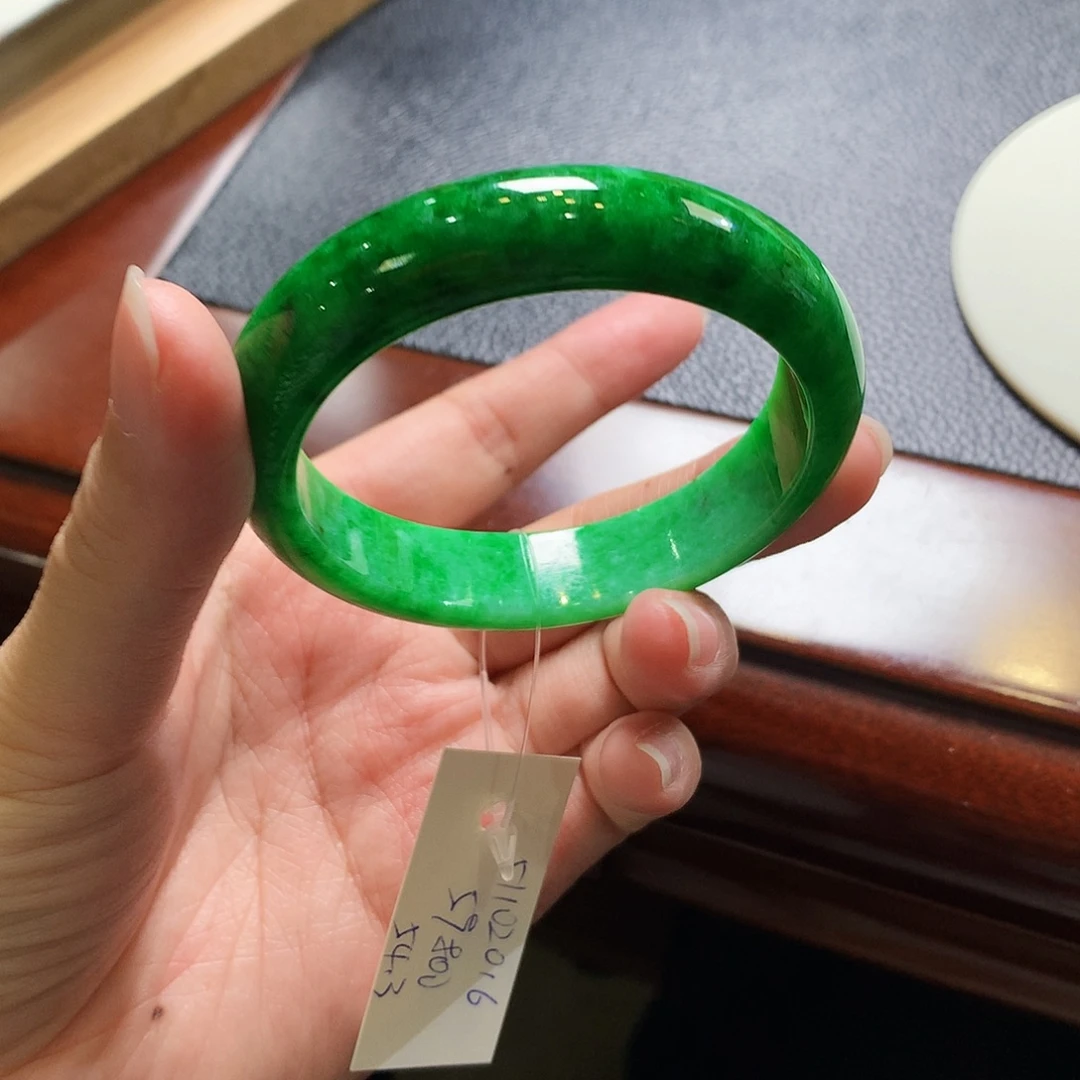翡翠未镶嵌手镯（贵妃镯）满绿贵妃
