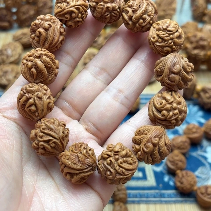 阿***丘桃核雕刻年年有鱼手串