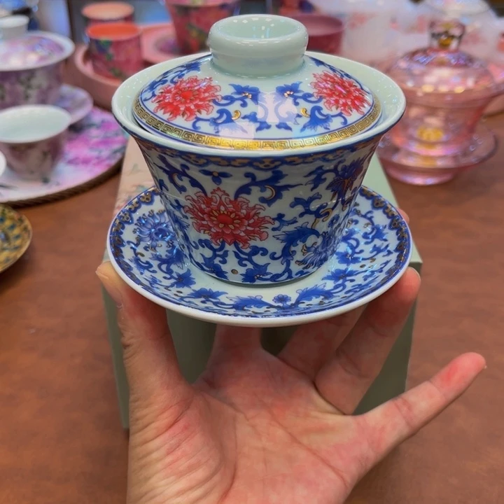 瓷片花花绿绿地在火山上分享