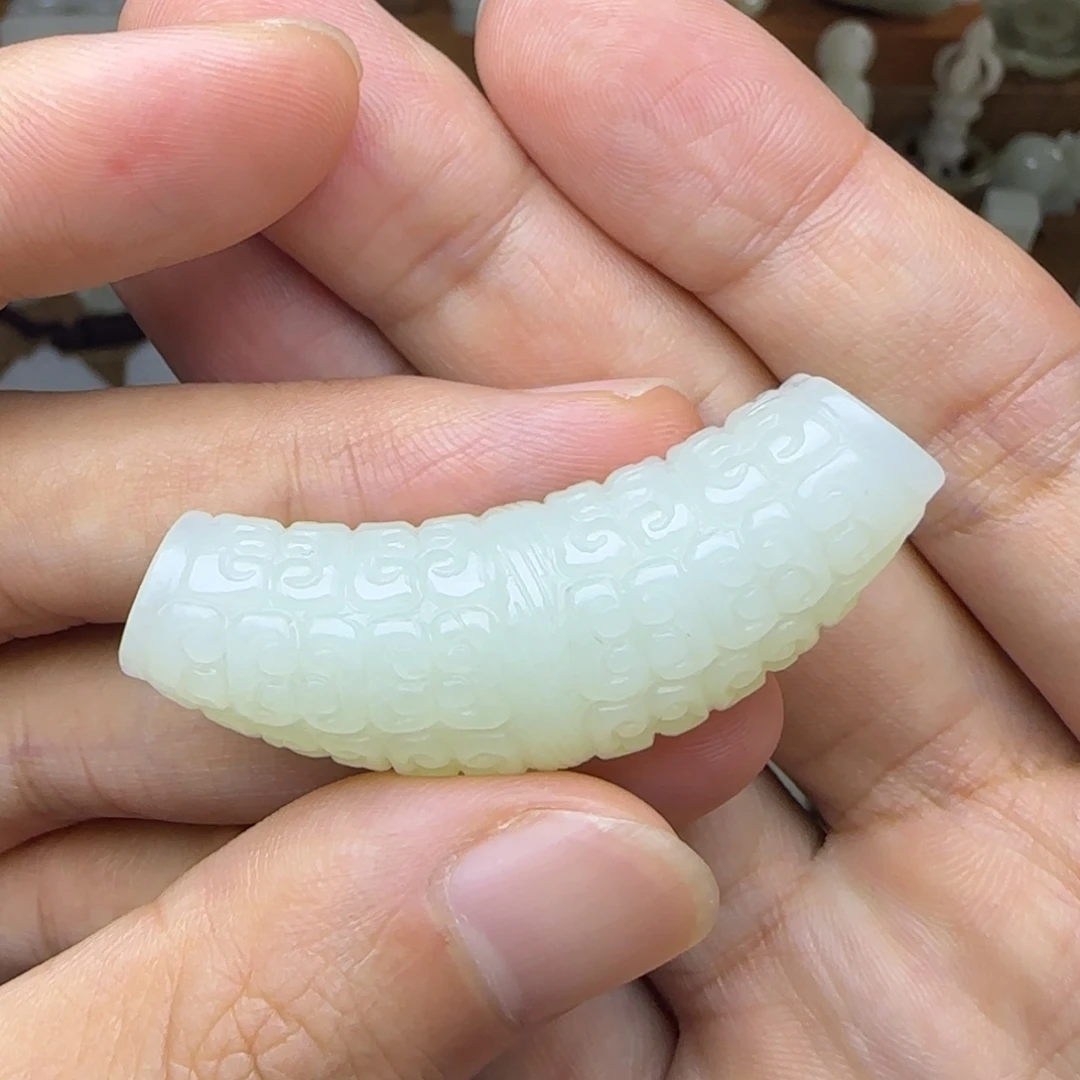 和田玉未镶嵌挂件弯管