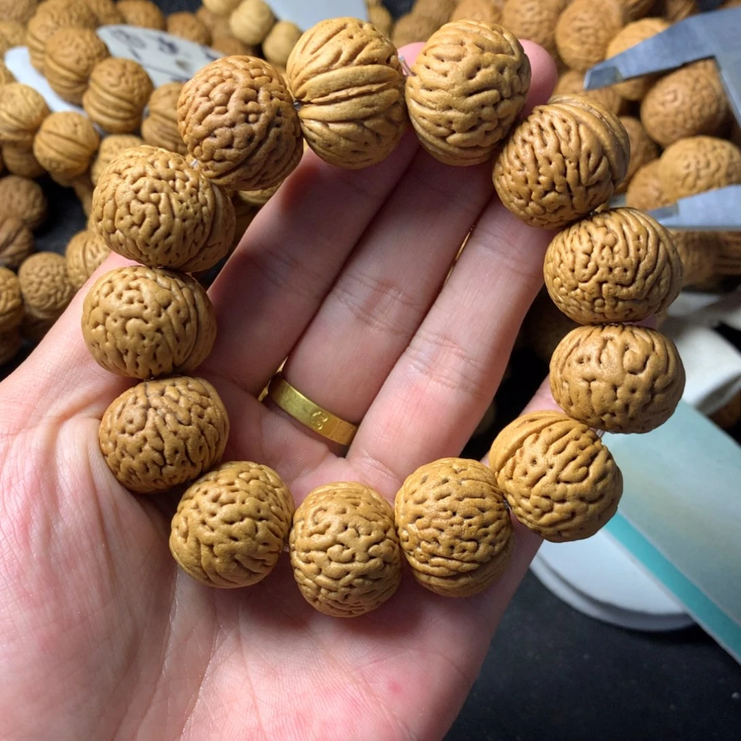 吊坠桃核桃核白月