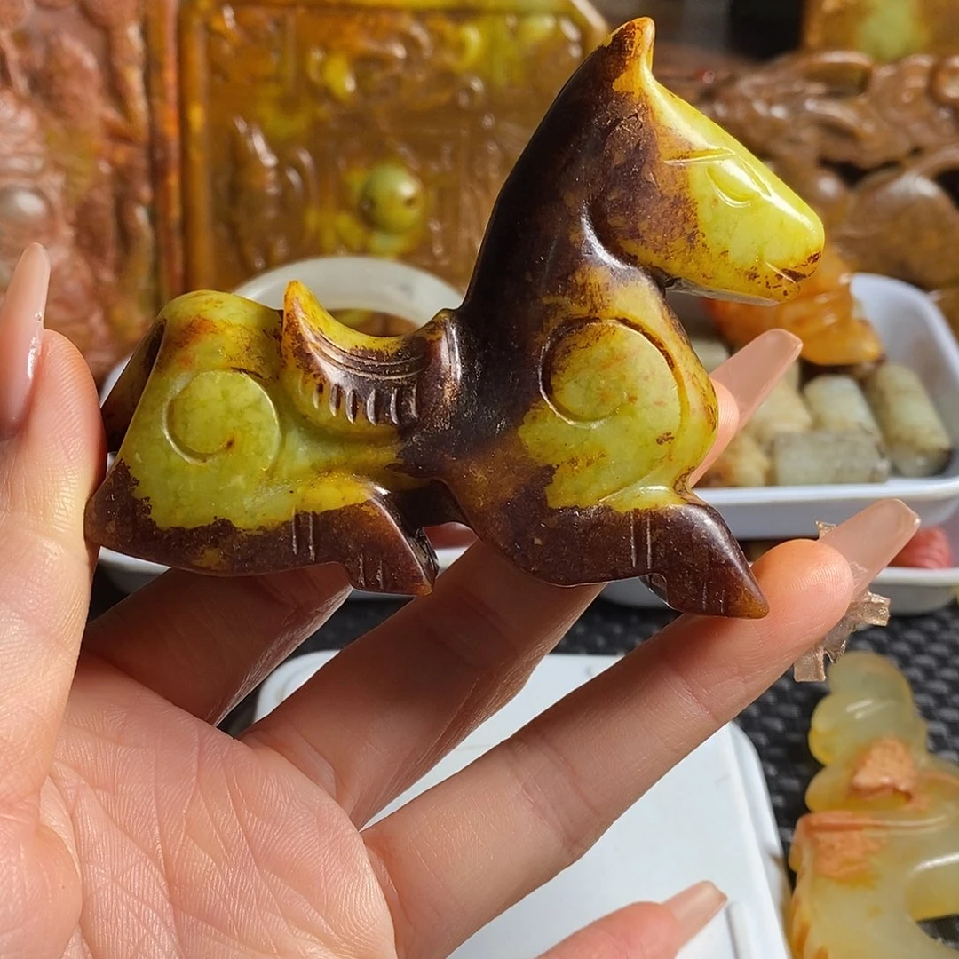 岫岩老玉（透闪石质玉）未镶嵌珠宝奇石