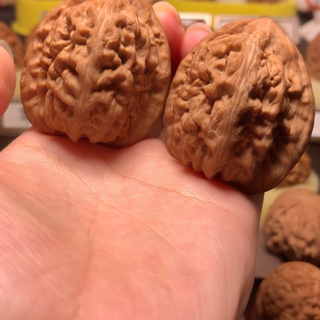 俊***兄文玩核桃吊坠红锦鲤