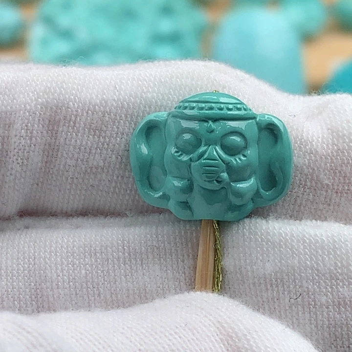 绿松石未镶嵌珠宝奇石