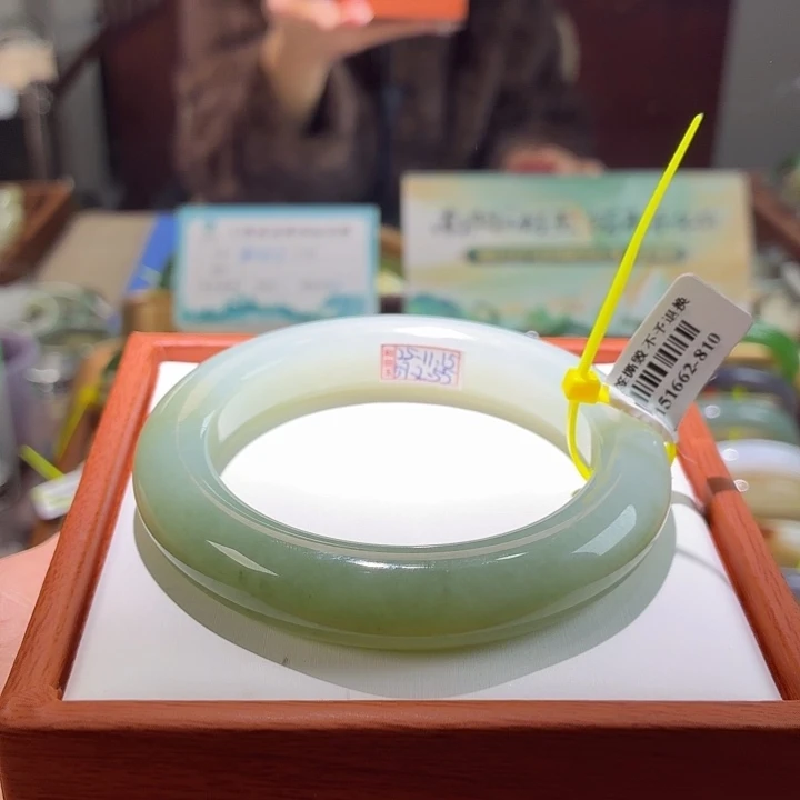 和田玉未镶嵌手镯23。 57