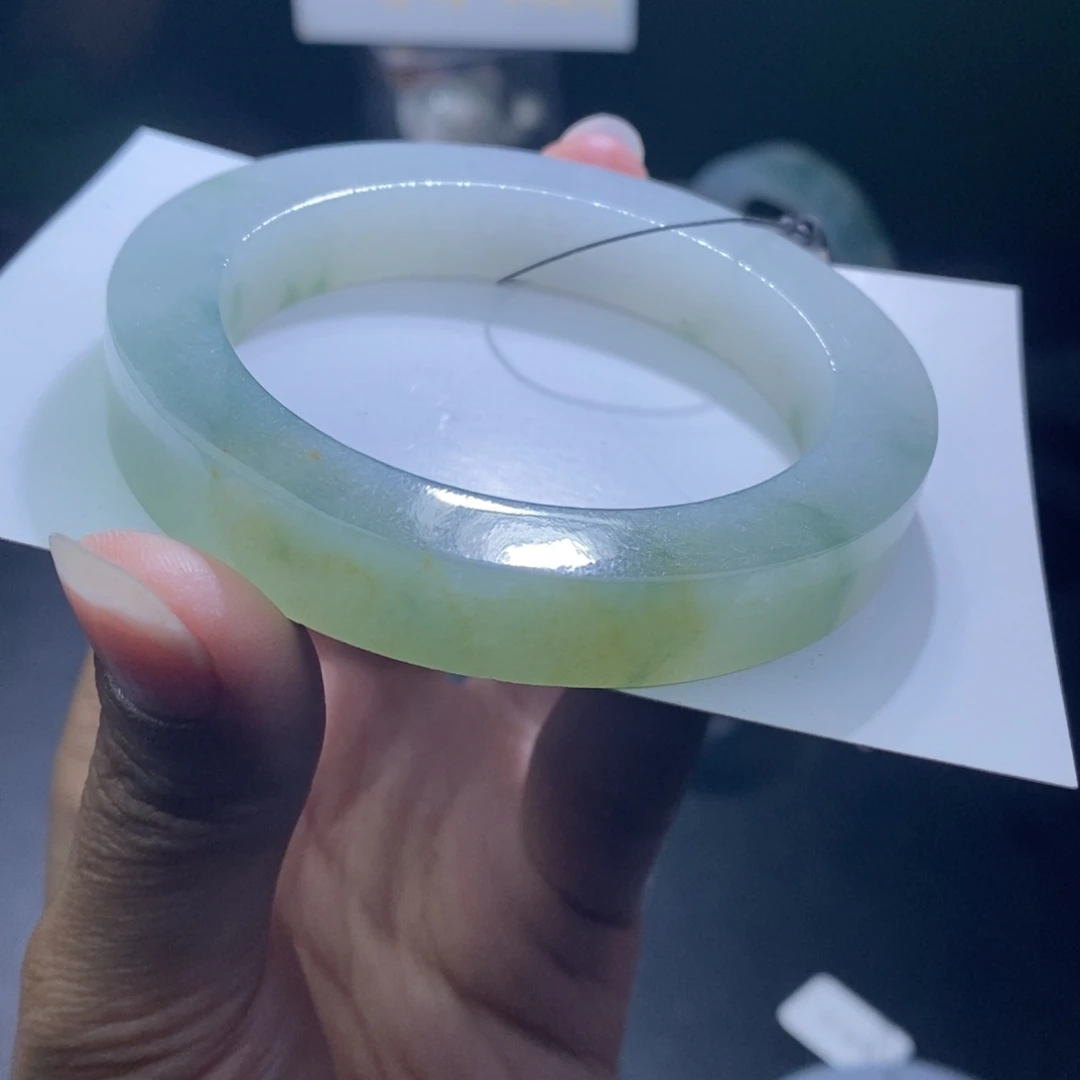 未镶嵌黄加绿飘花54到59正圈定制翡翠