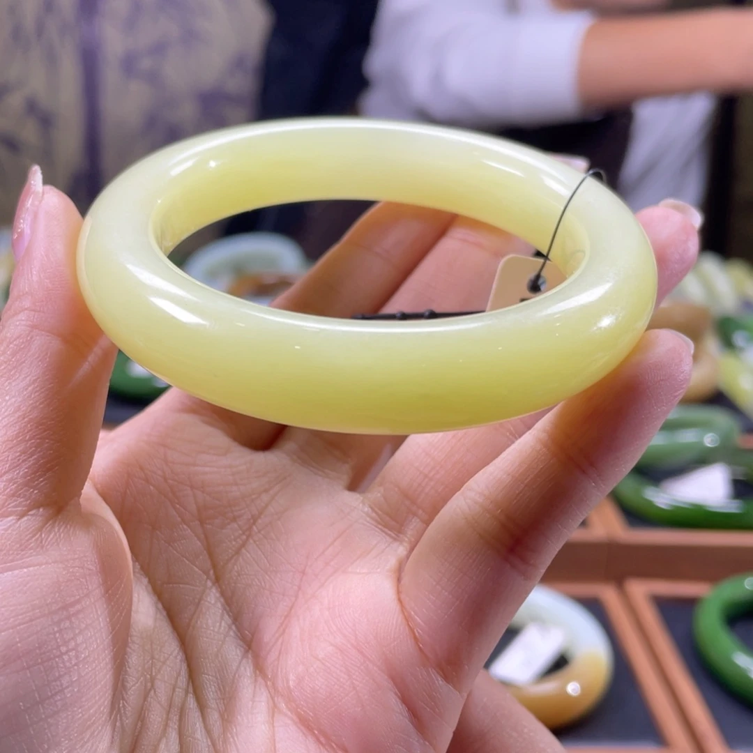 和田玉未镶嵌手镯56圈