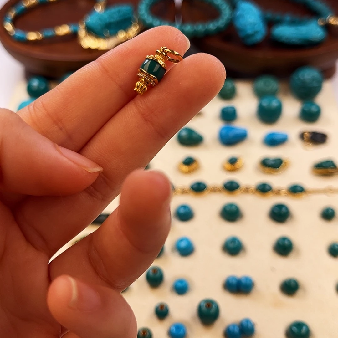 绿松石未镶嵌把件