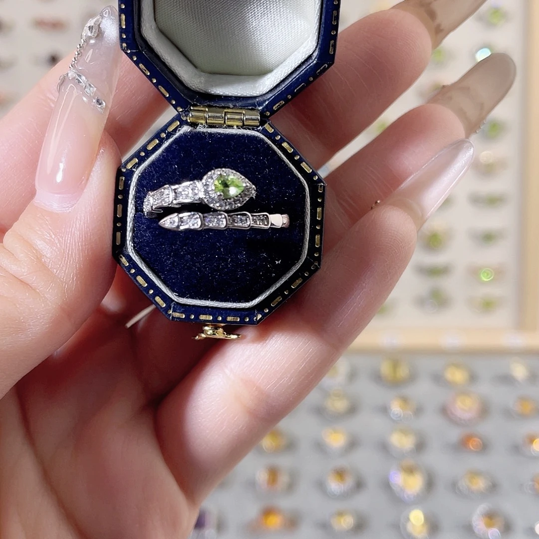 银S925镶嵌橄榄石戒指灵蛇戒