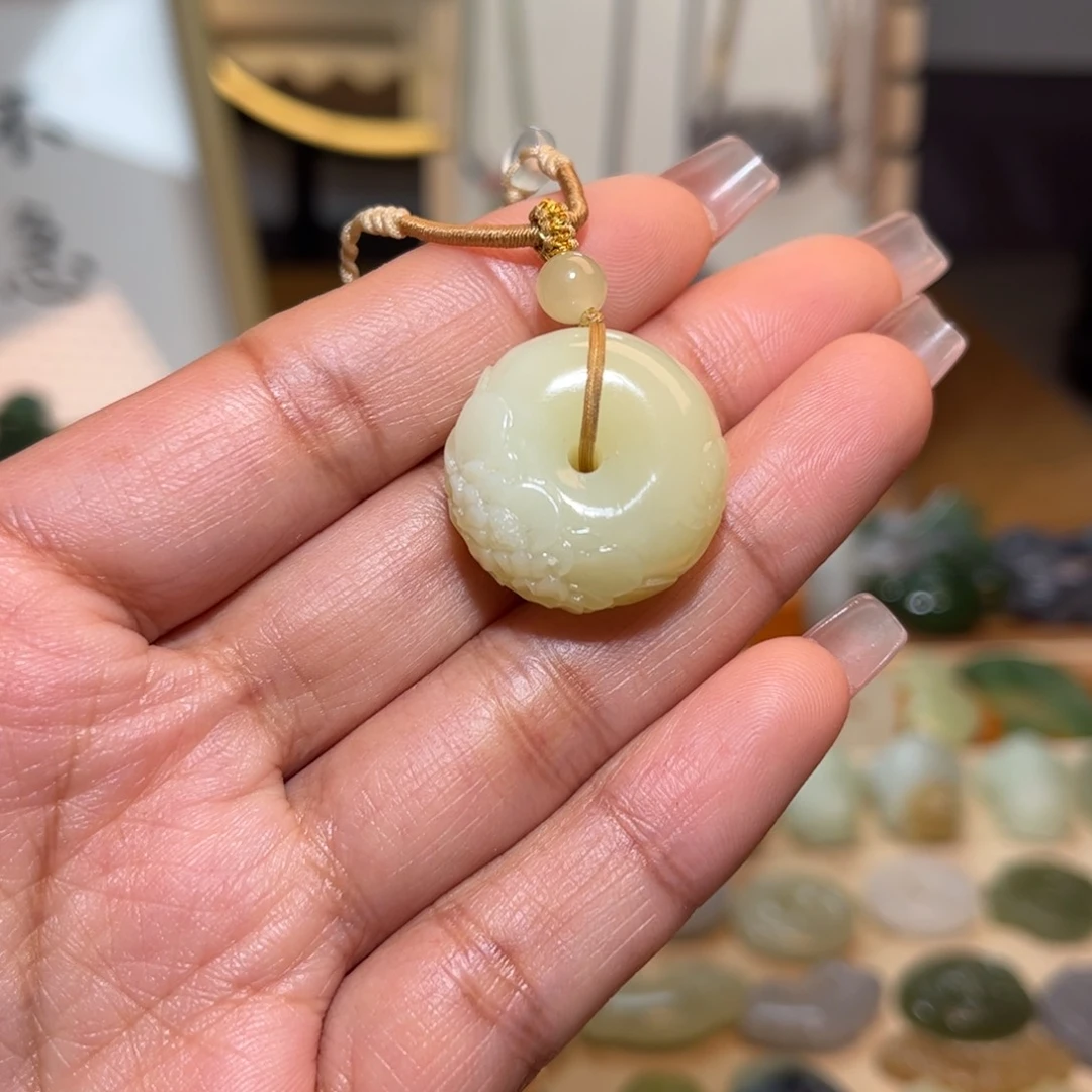 和田玉颈饰未镶嵌y****Z