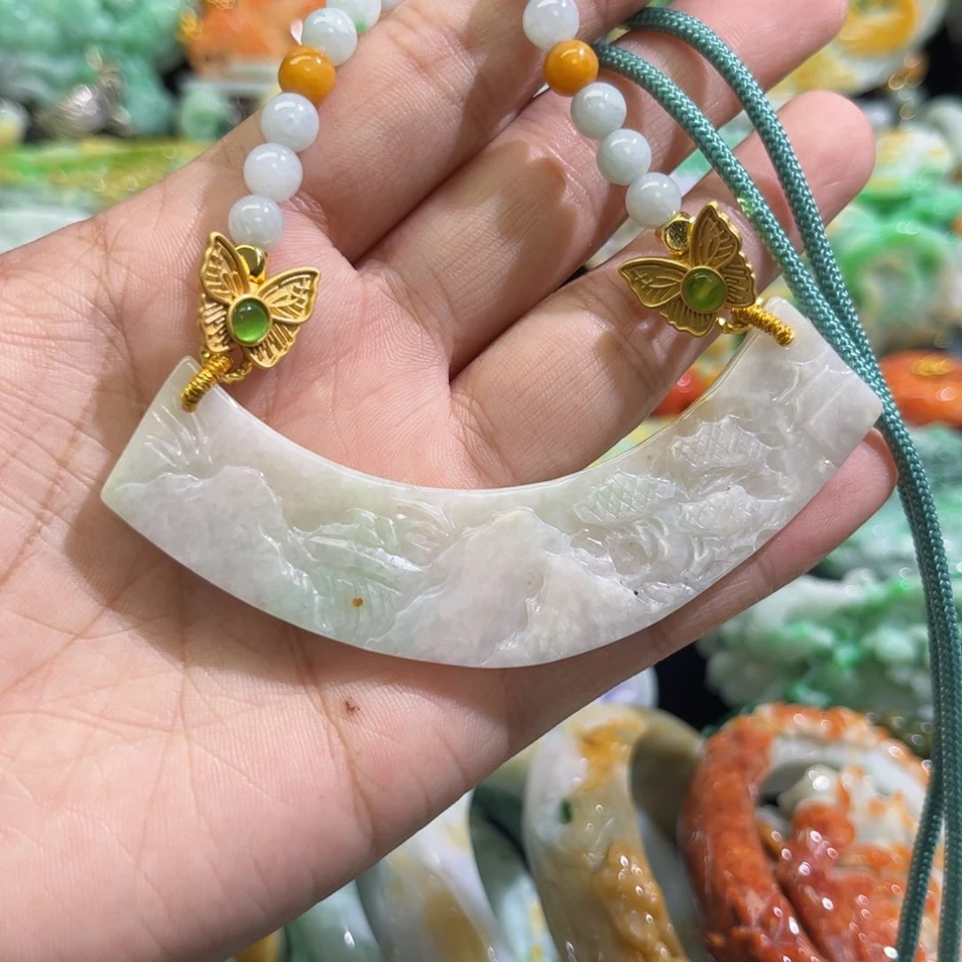 翡翠未镶嵌颈饰待编织