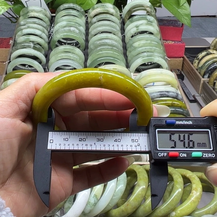 蛇纹石玉未镶嵌手镯41