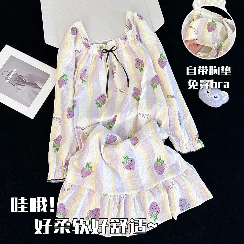 2025春秋季带胸垫柔软云朵棉中长款睡衣裙女方领草莓蝴蝶结家居服