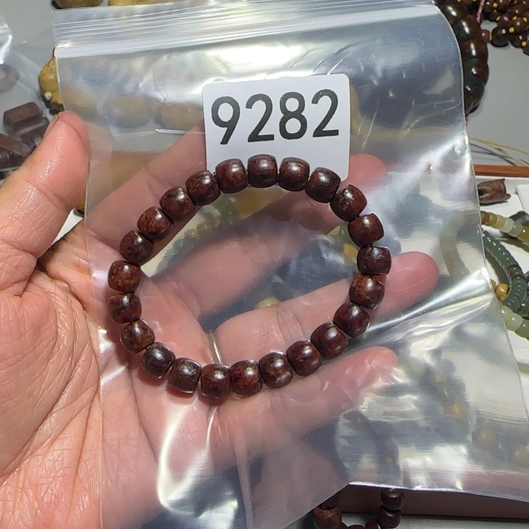 少***昆透闪石质玉未镶嵌颈饰