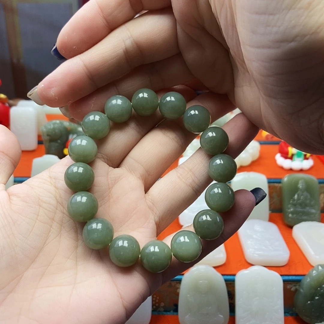 真***美和田玉未镶嵌颈饰