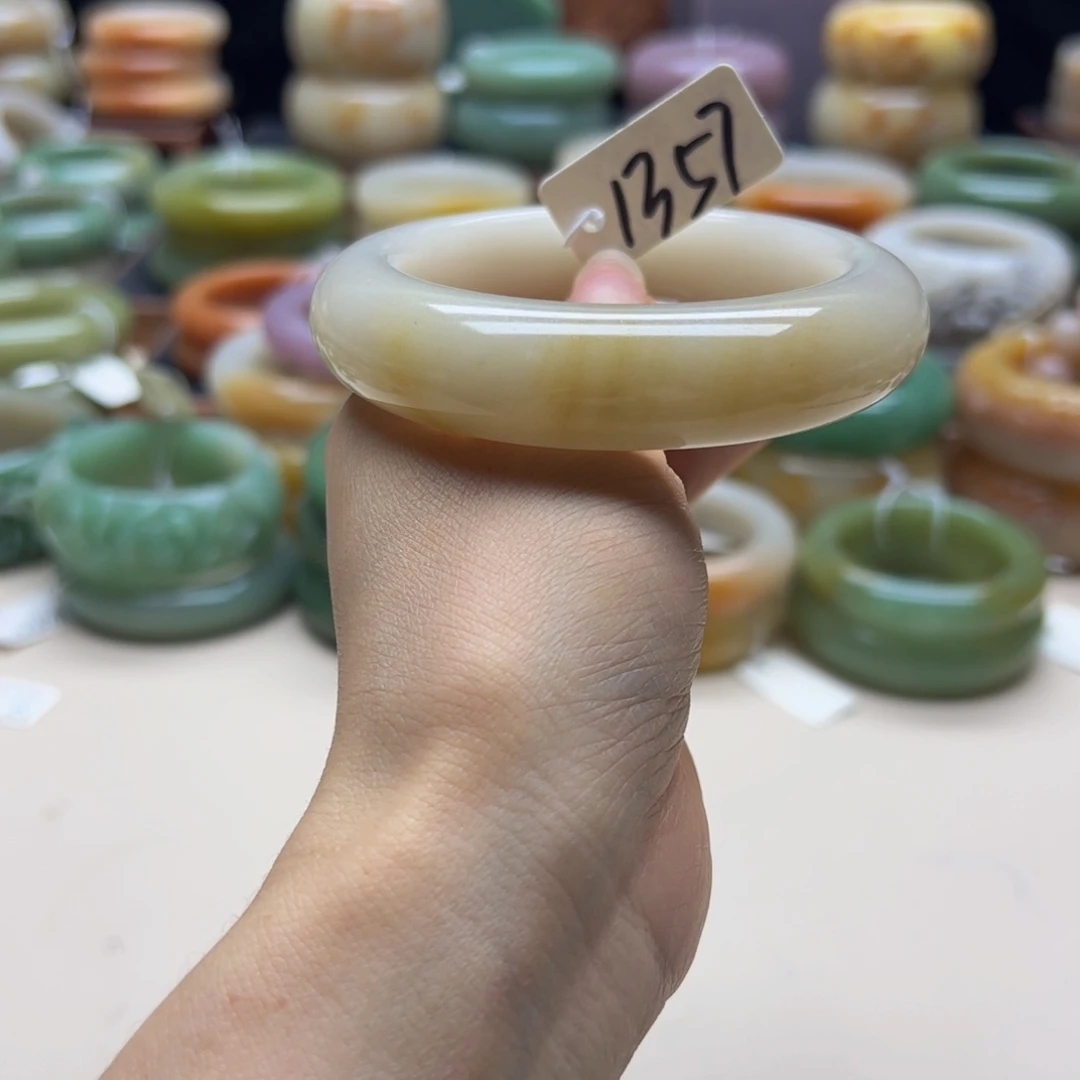 石英岩玉手镯未镶嵌