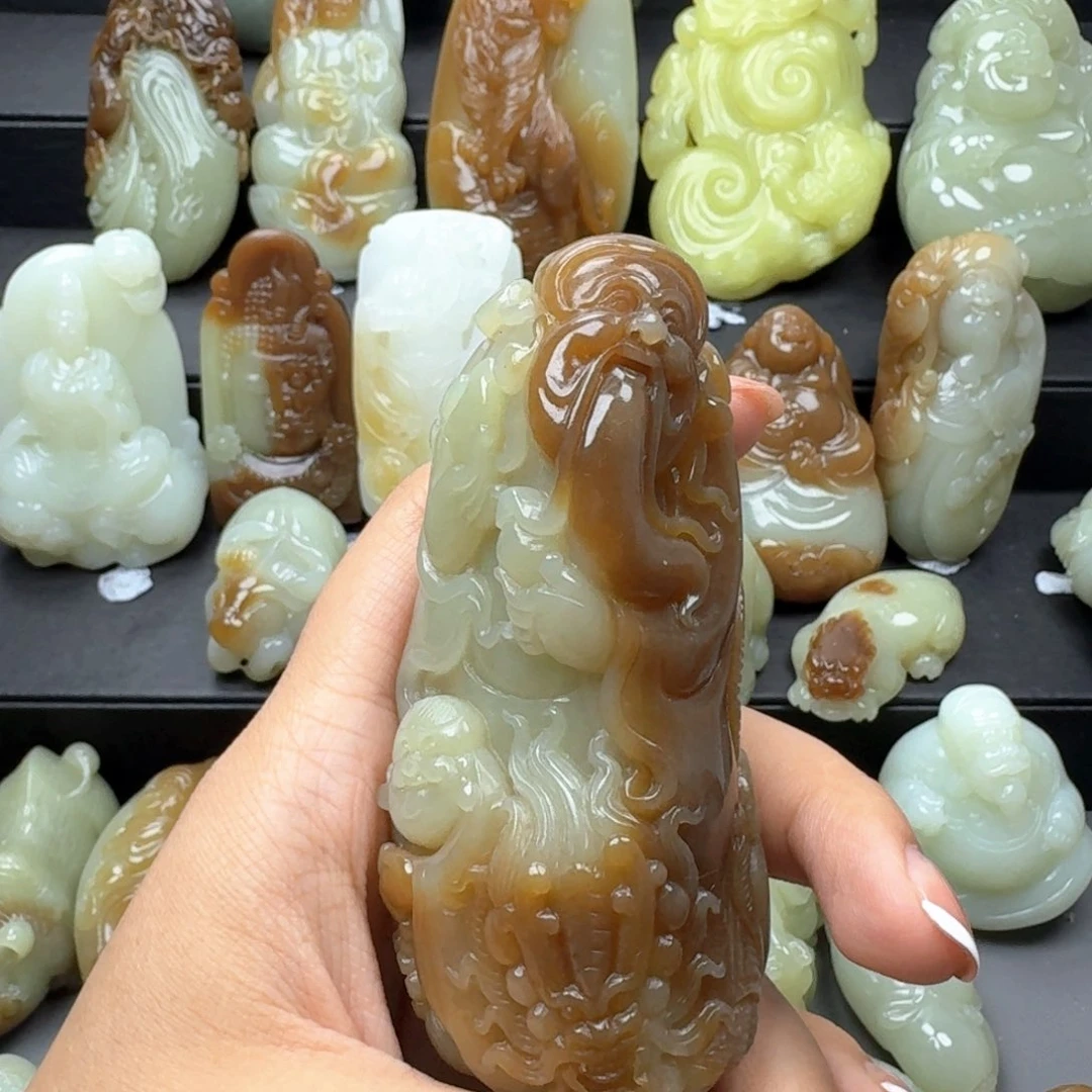 和田玉未镶嵌把件