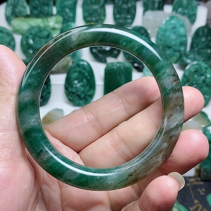 未镶嵌独山玉手镯