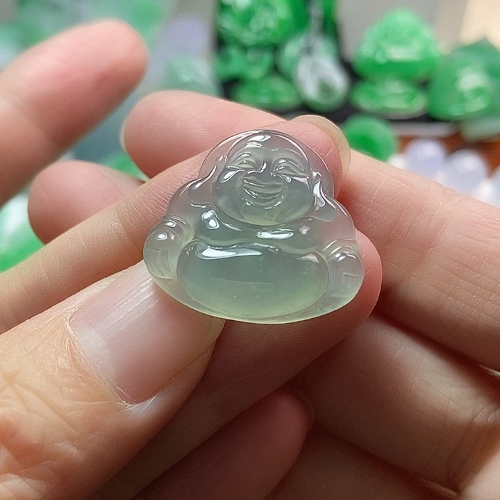 翡翠未镶嵌颈饰佛公