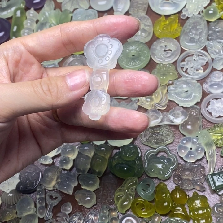 蛇纹石玉未镶嵌颈饰