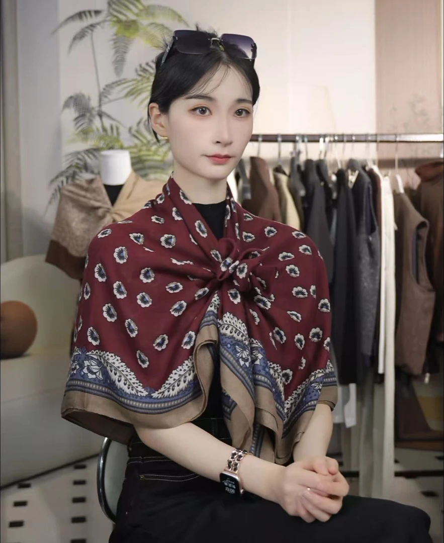 K（绿扣）1-965【酒红碎花】优质棉质135*135左右轻奢百搭方巾