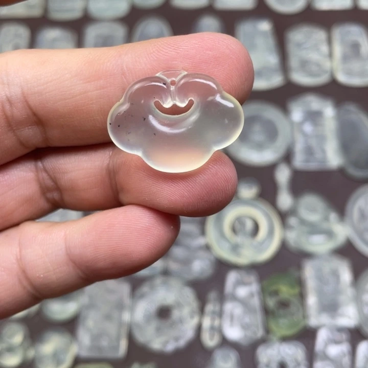 未镶嵌蛇纹石玉吊坠(赠链)飘墨云锁