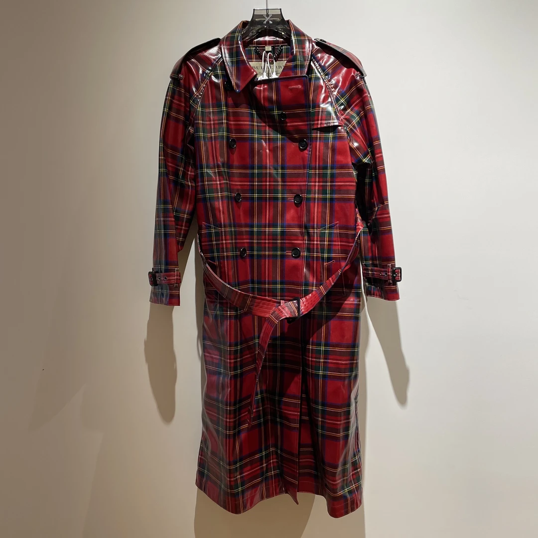 95新 BURBERRY/博柏利 红色格纹漆皮大衣 YF007