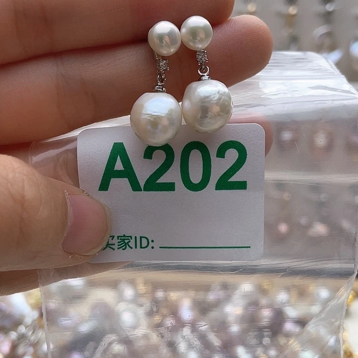 未镶嵌天然珍珠。  漏 漏 漏淡水珍珠