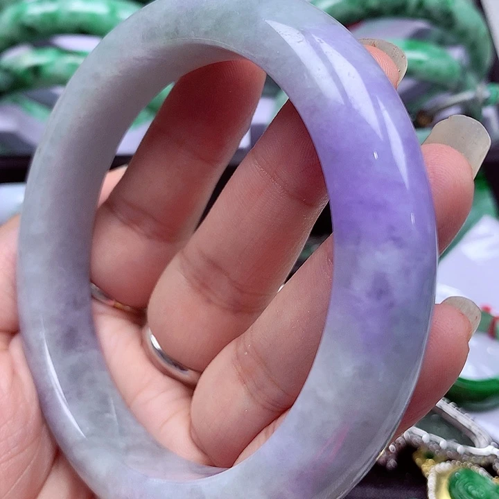 翡翠手镯未镶嵌翡翠