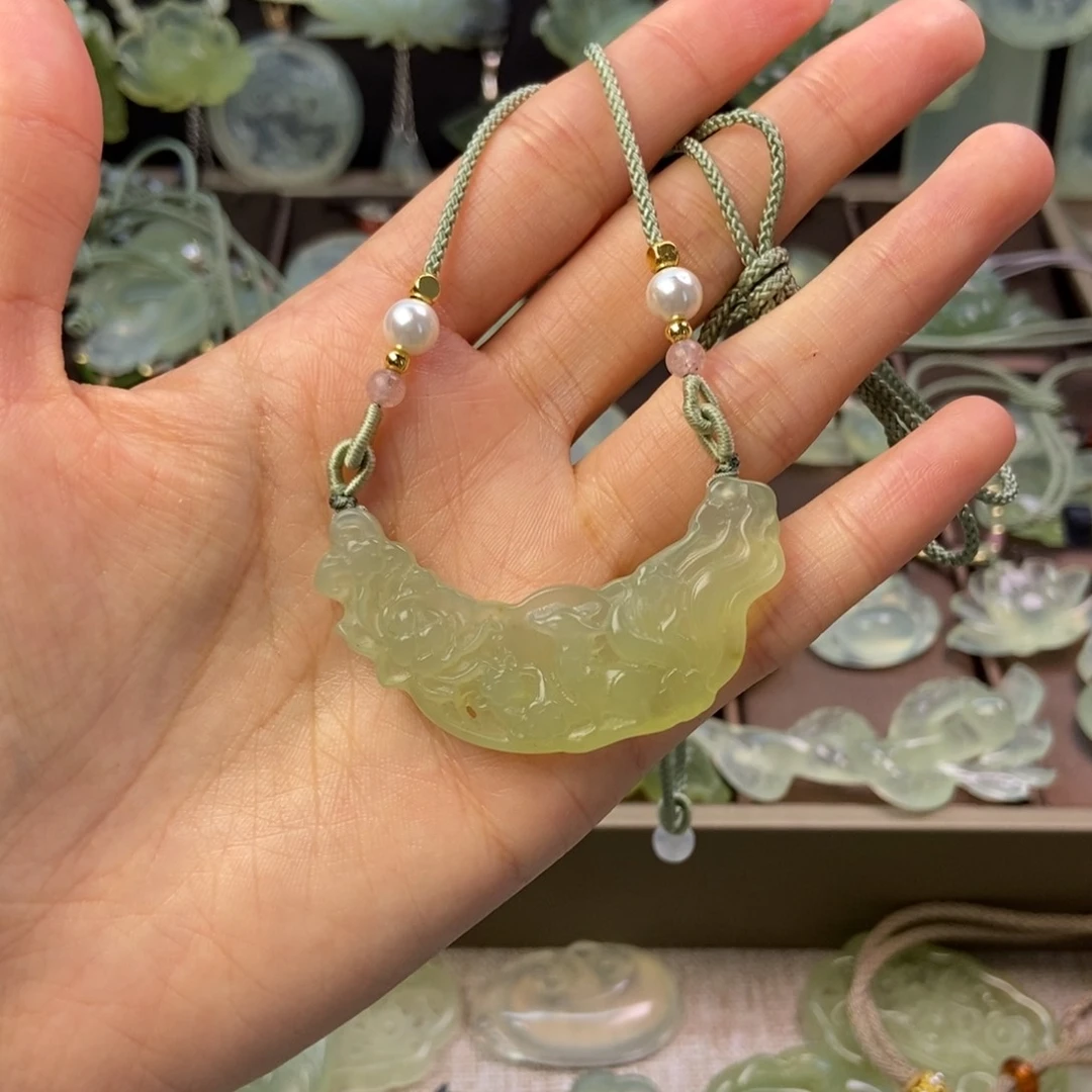 岫玉未镶嵌吊坠(赠链)