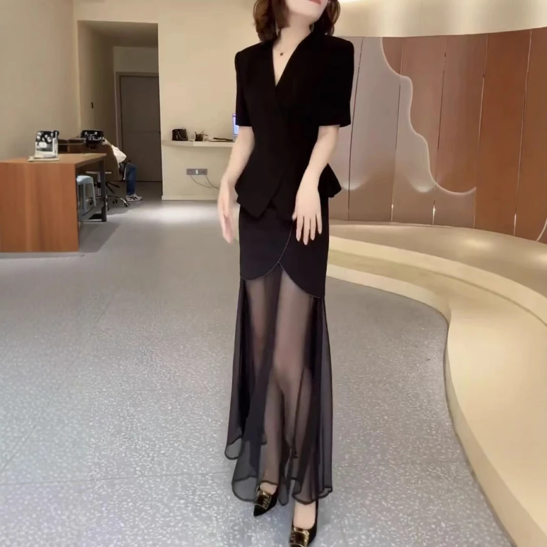 25301大爱美依缘2025新款御姐风V领收腰显瘦上衣纱网拼接半裙显瘦