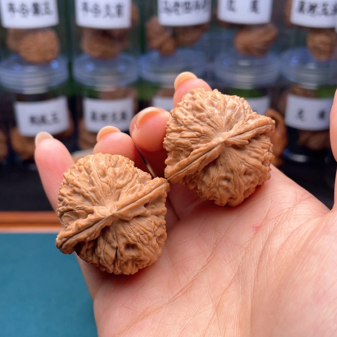 文玩核桃吊坠38尺全品白狮子