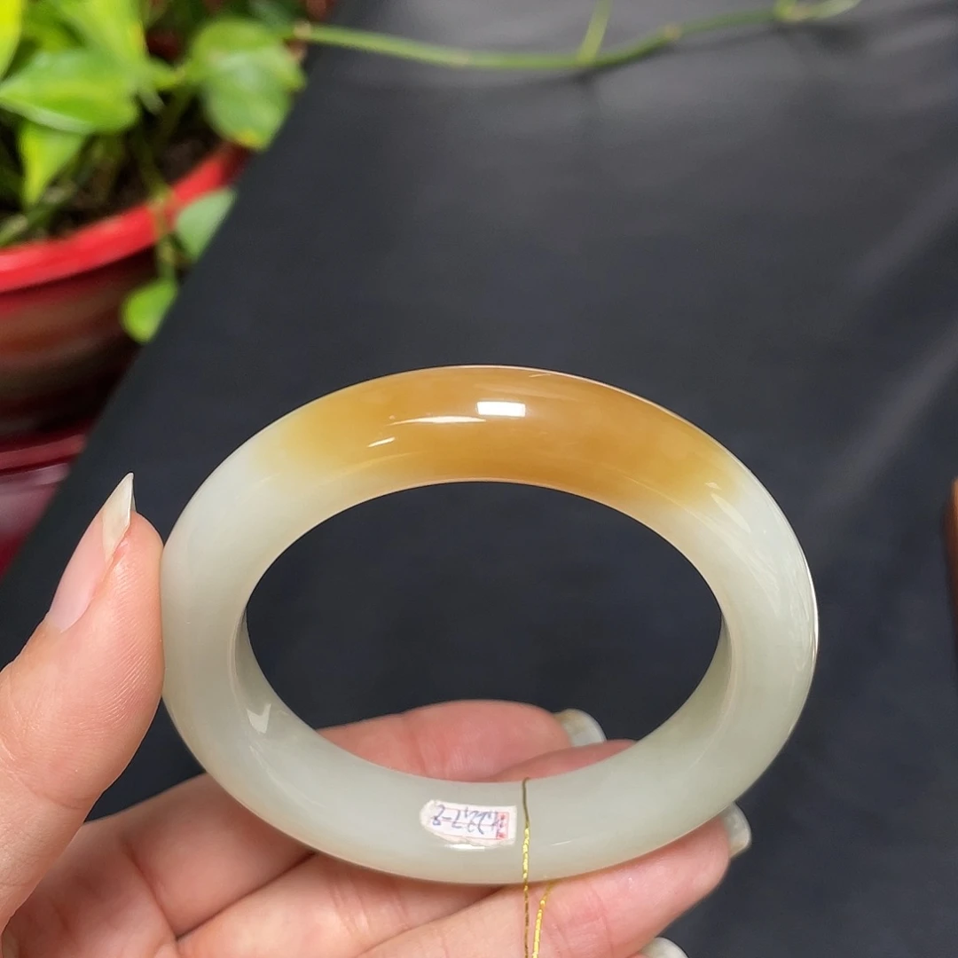 和田玉未镶嵌手镯-且末一口糖