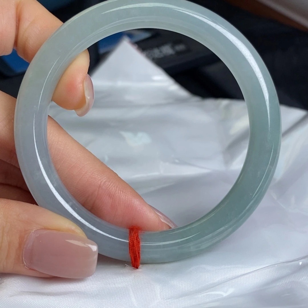 翡翠未镶嵌手镯糯冰蓝底