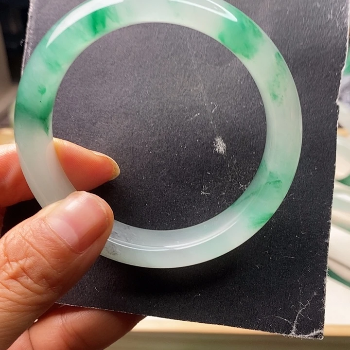 石英质玉（非洲翠）未镶嵌手镯