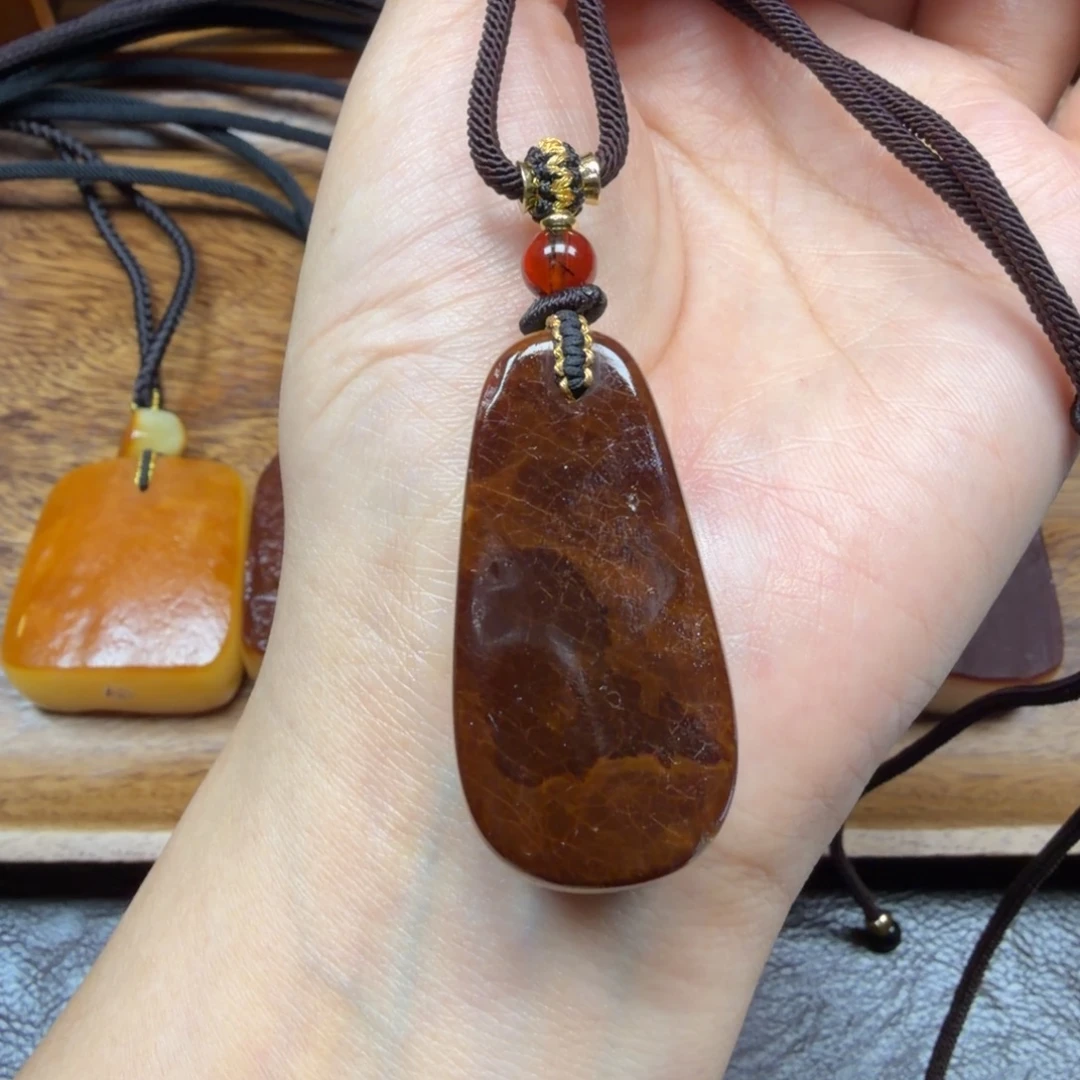 琥珀未镶嵌吊坠(赠链)