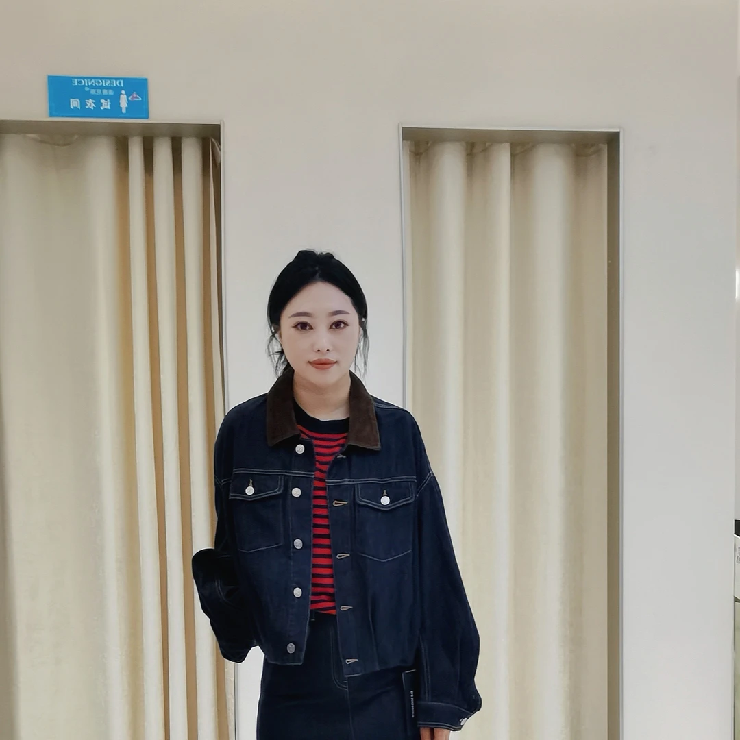 迪家时尚青金石蓝上衣