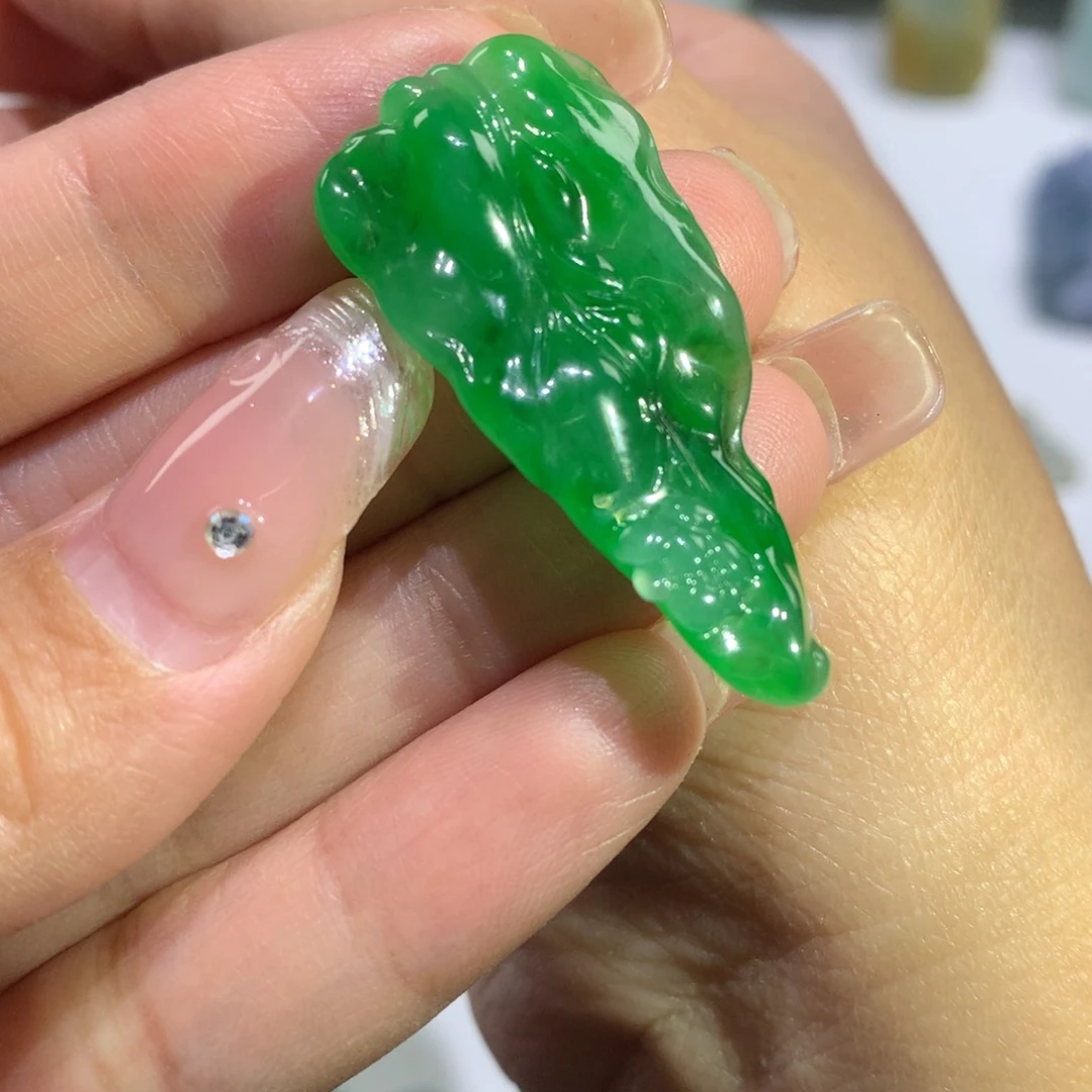 翡翠颈饰未镶嵌叶子