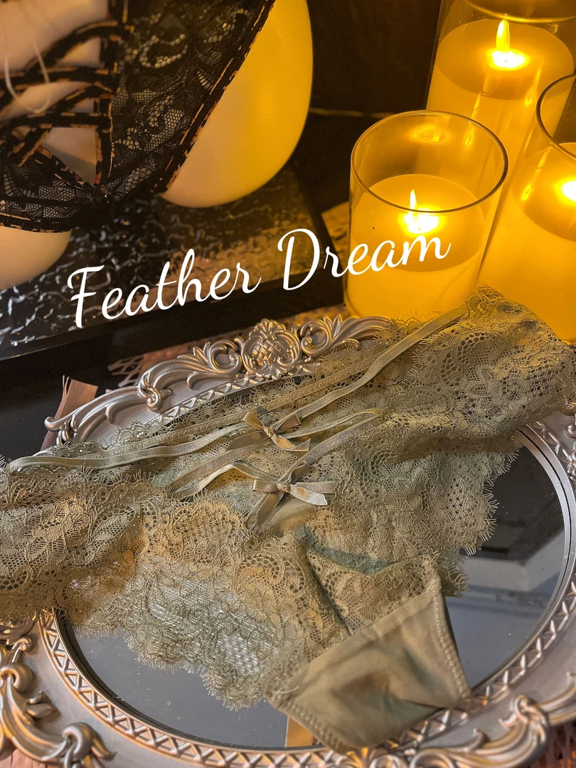 ‘翡翠佳人’设计款低腰蕾丝内裤