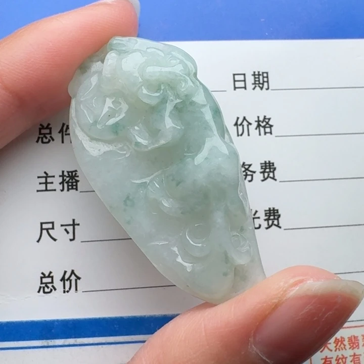 翡翠未镶嵌颈饰貔貅