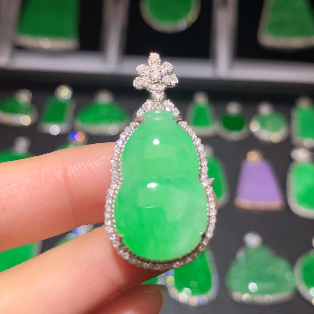 翡翠颈饰18K金镶嵌翡翠