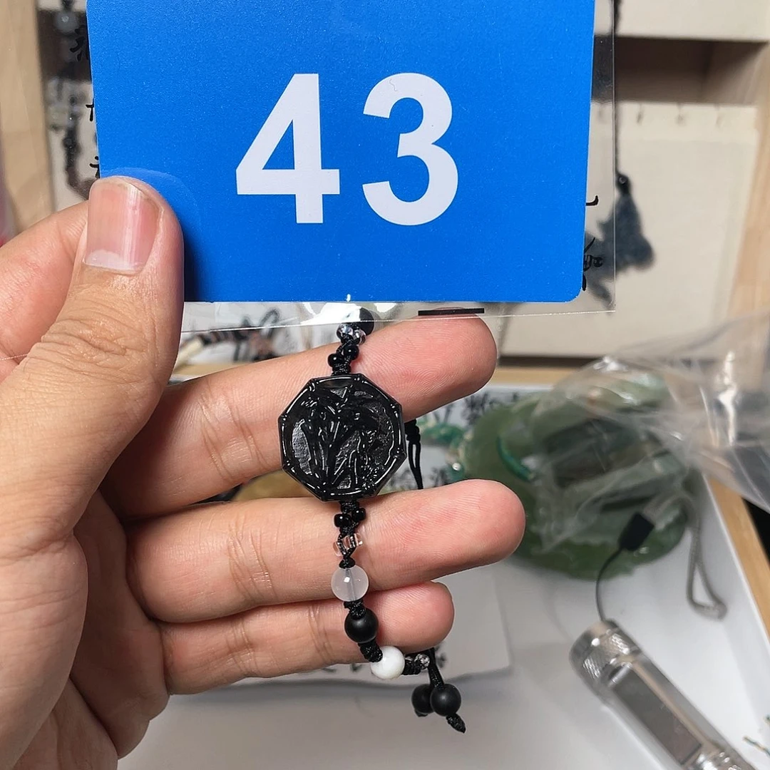 蛇纹石玉颈饰合金