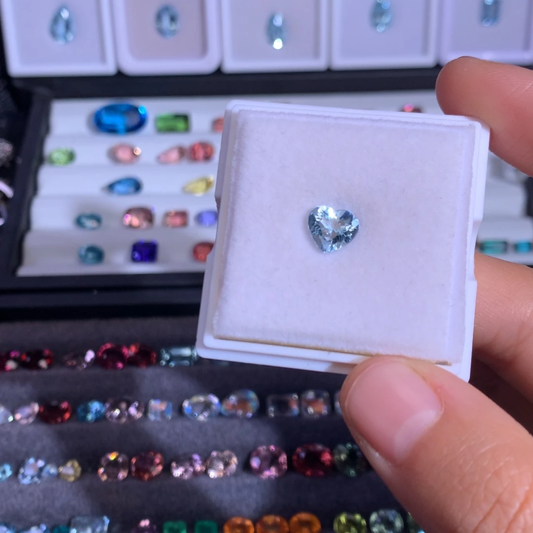海蓝宝石笔搁未镶嵌1.315ct