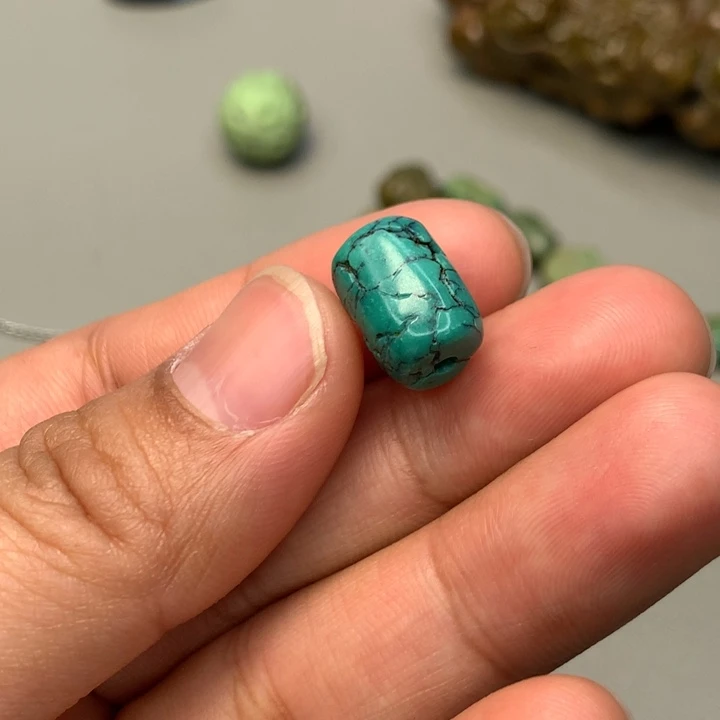 绿松石未镶嵌颈饰