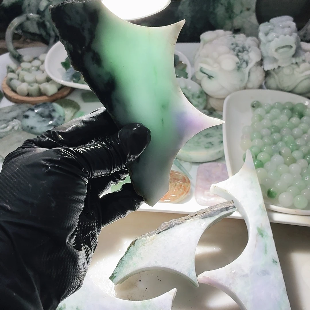 翡翠未镶嵌颈饰边角料