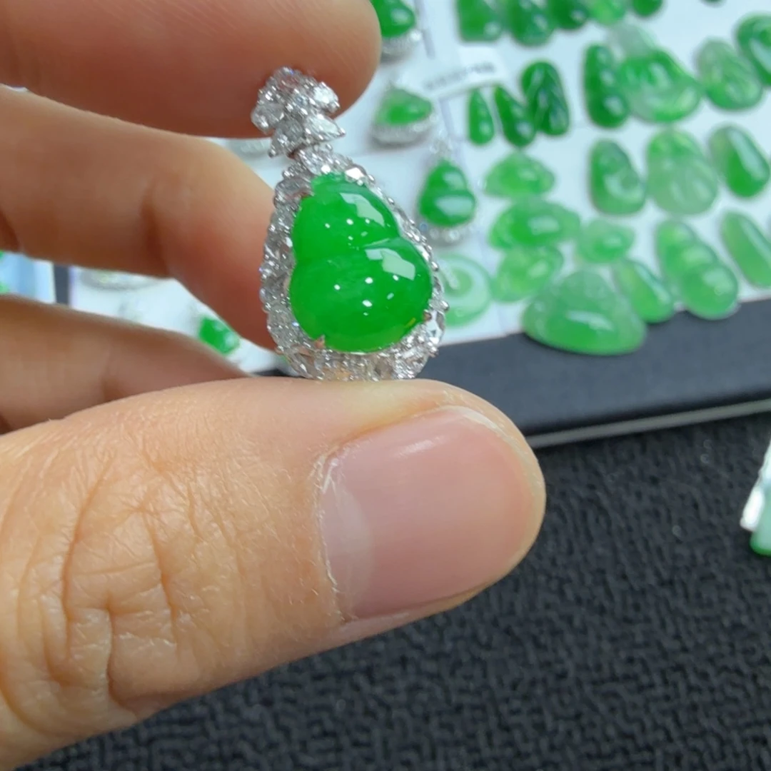 吊坠(不含链)18K金镶嵌翡翠葫芦