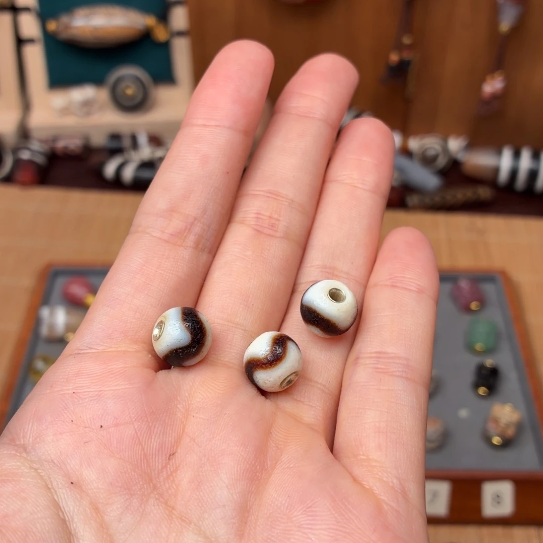 玛瑙/玉髓未镶嵌配珠虎牙配珠-10mm