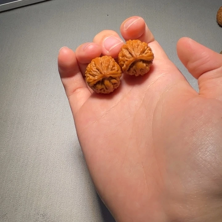 文玩核桃把件三棱378