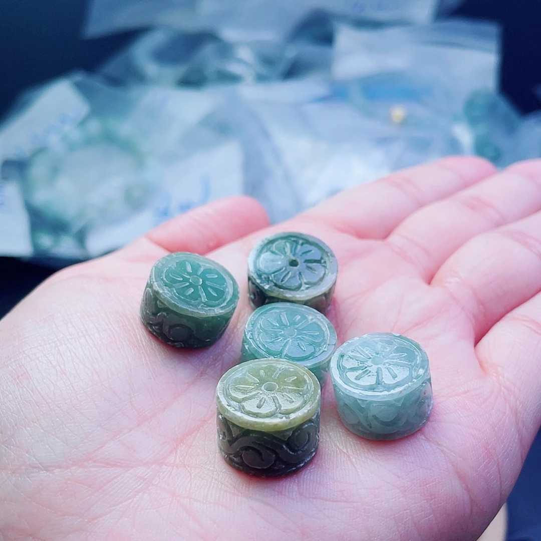颈饰未镶嵌翡翠挂坠