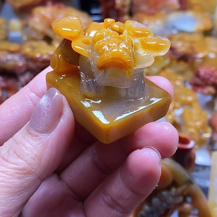 石英质玉（黄龙玉）合金颈饰